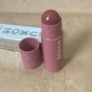 Buxom lip balm (dolly fever)